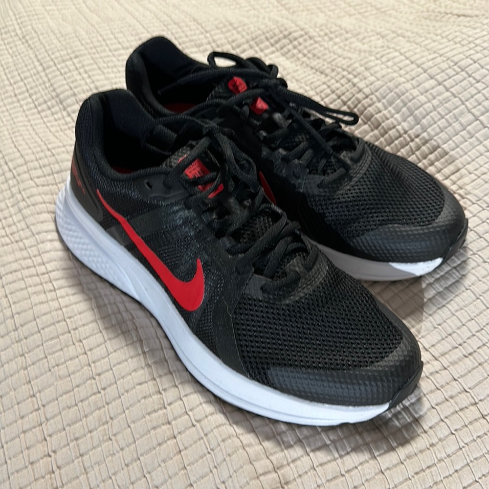 NEW Nike Run Swift men’s athletic shoes